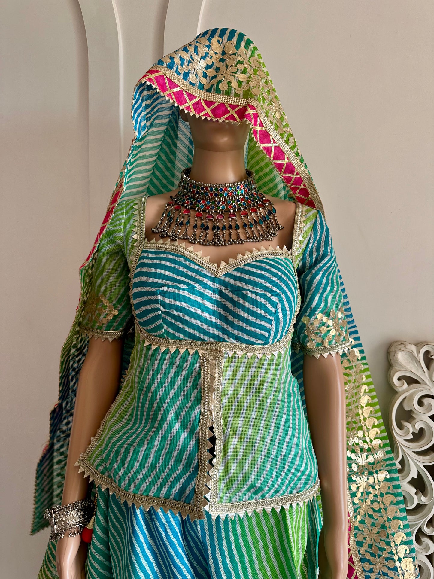 Maehervaana Neel Lehenga