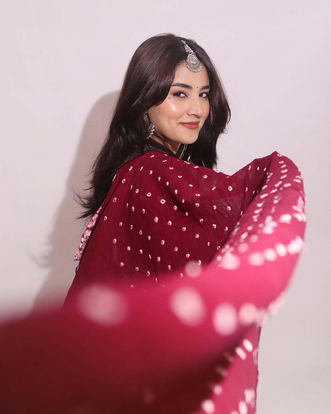 Maroon Bandhani