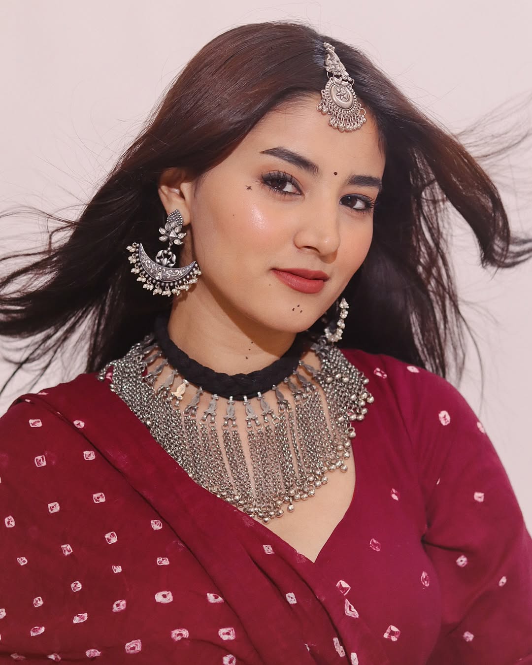 Maroon Bandhani