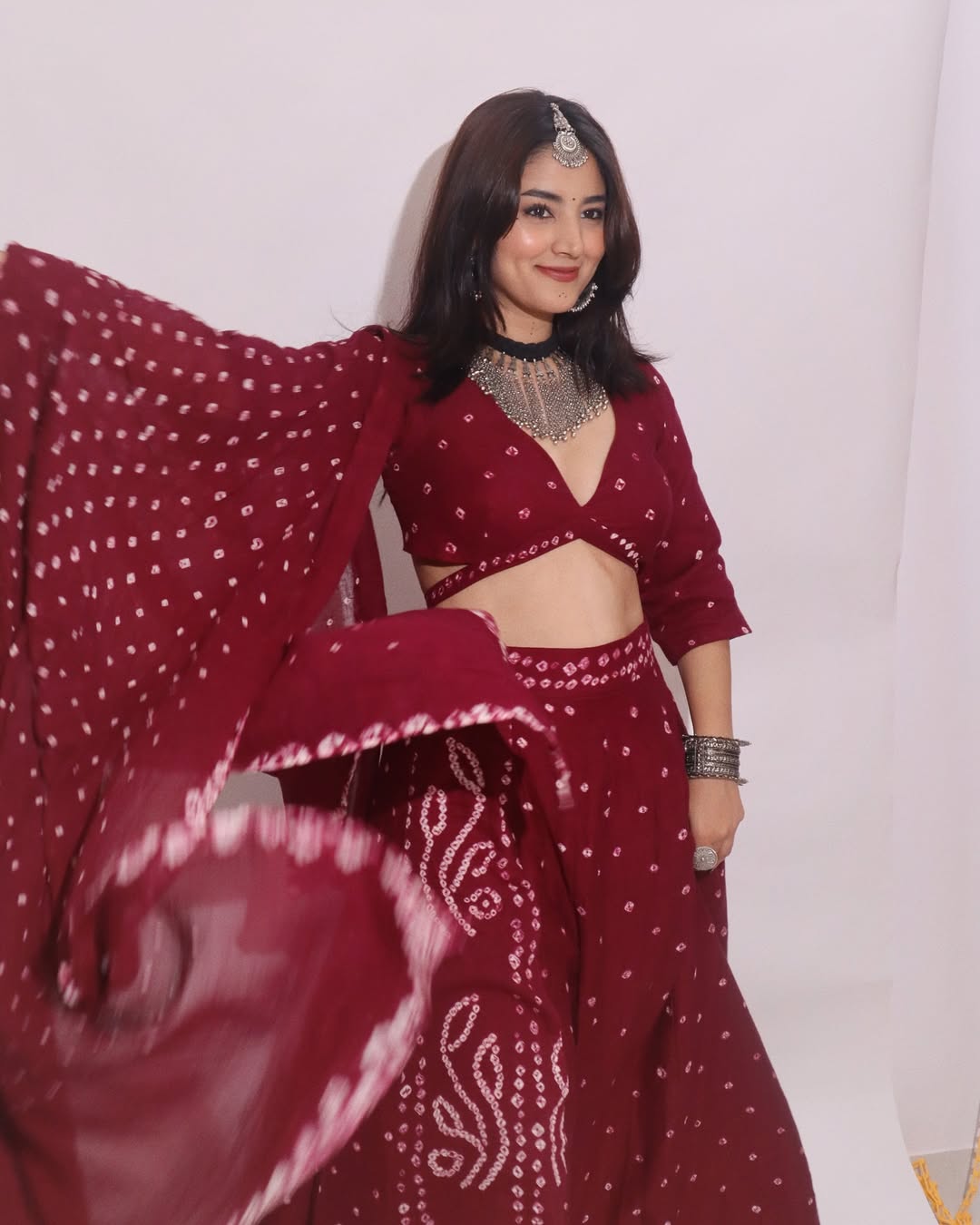 Maroon Bandhani