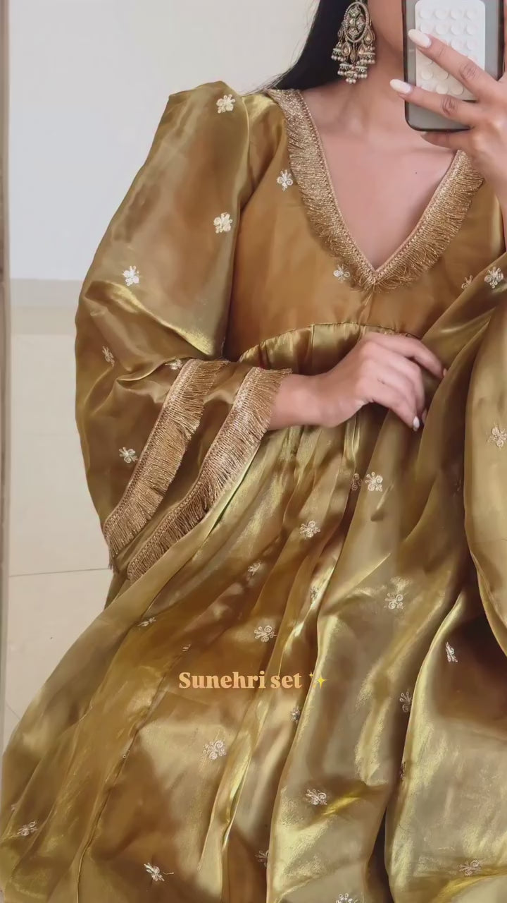 Sunehri Dhoop Set