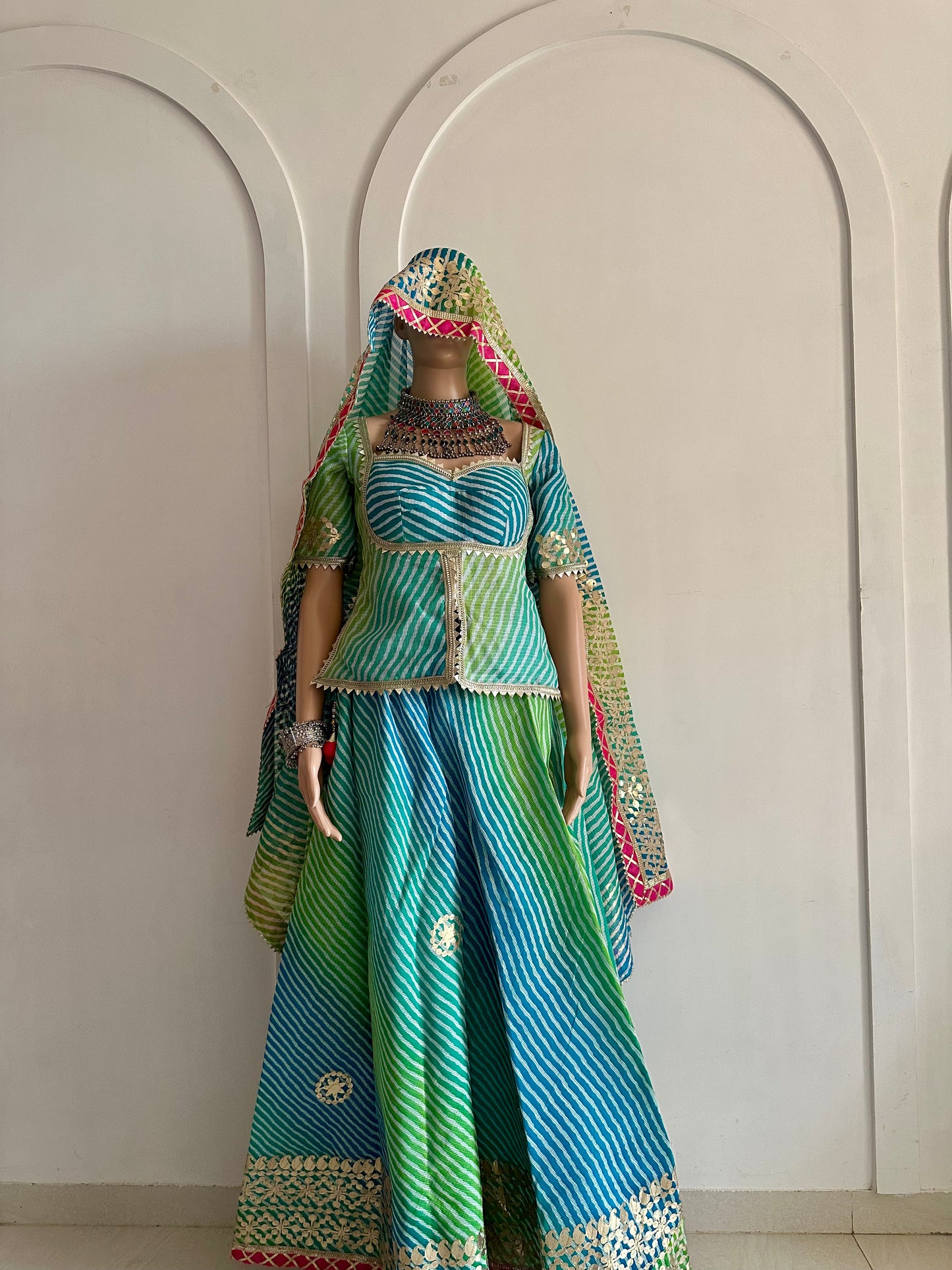 Maehervaana Neel Lehenga