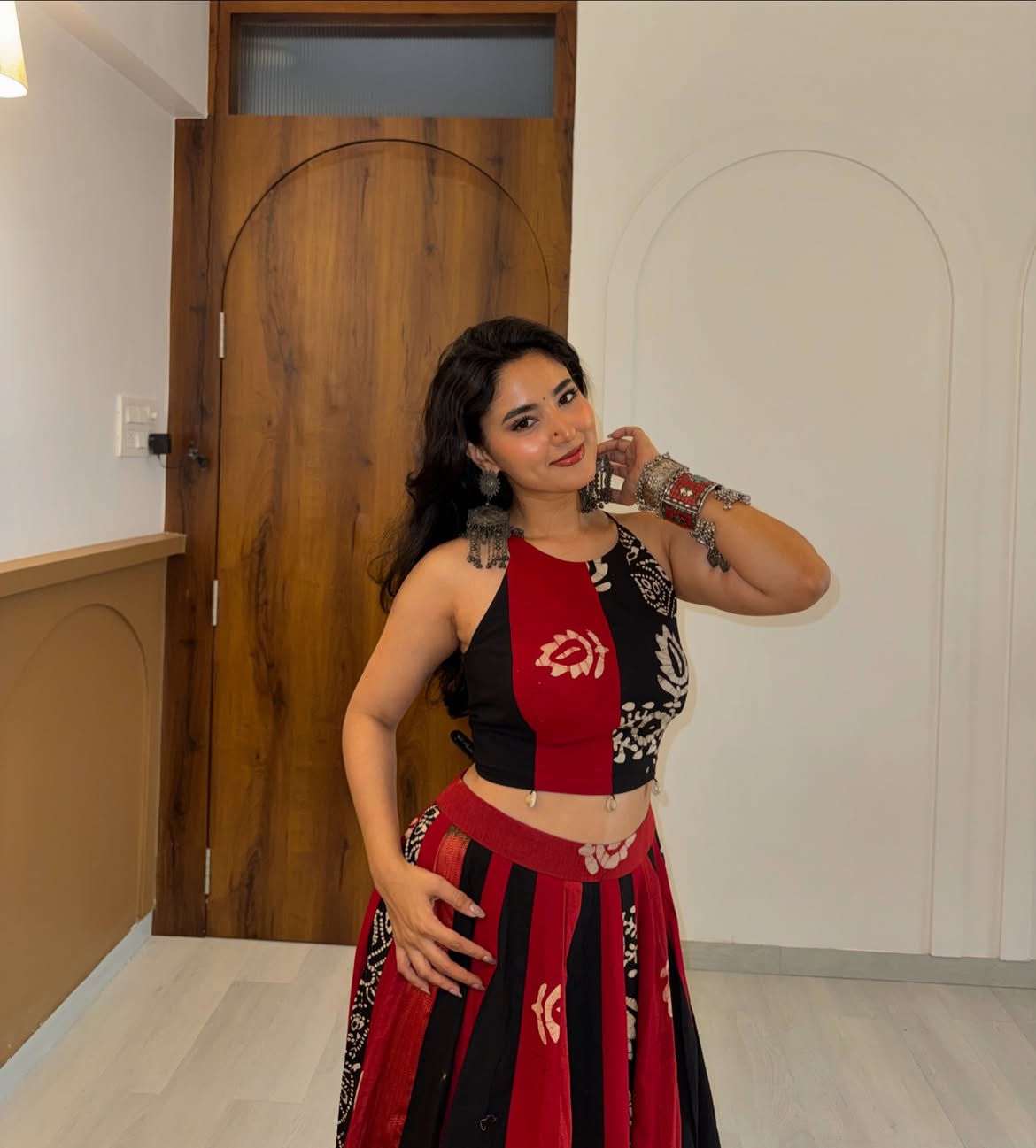 Kaali Laal Raas