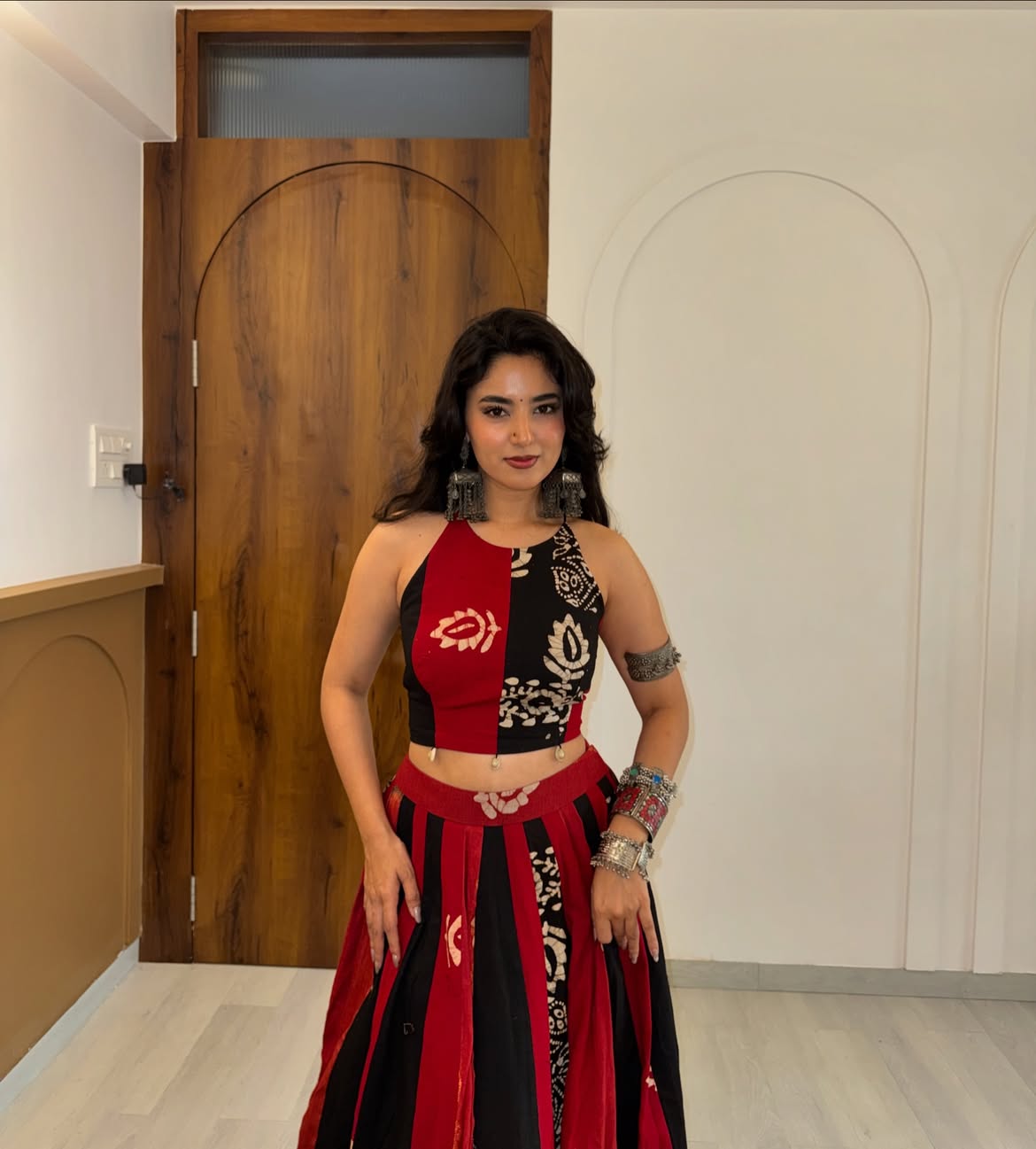 Kaali Laal Raas