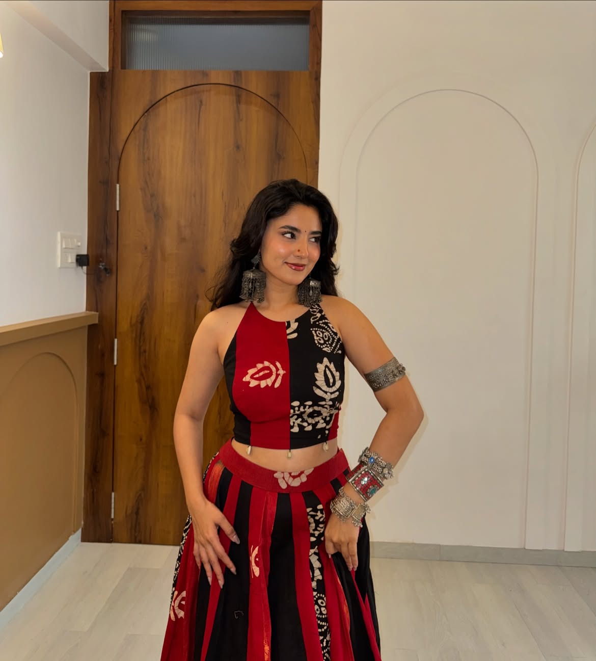 Kaali Laal Raas